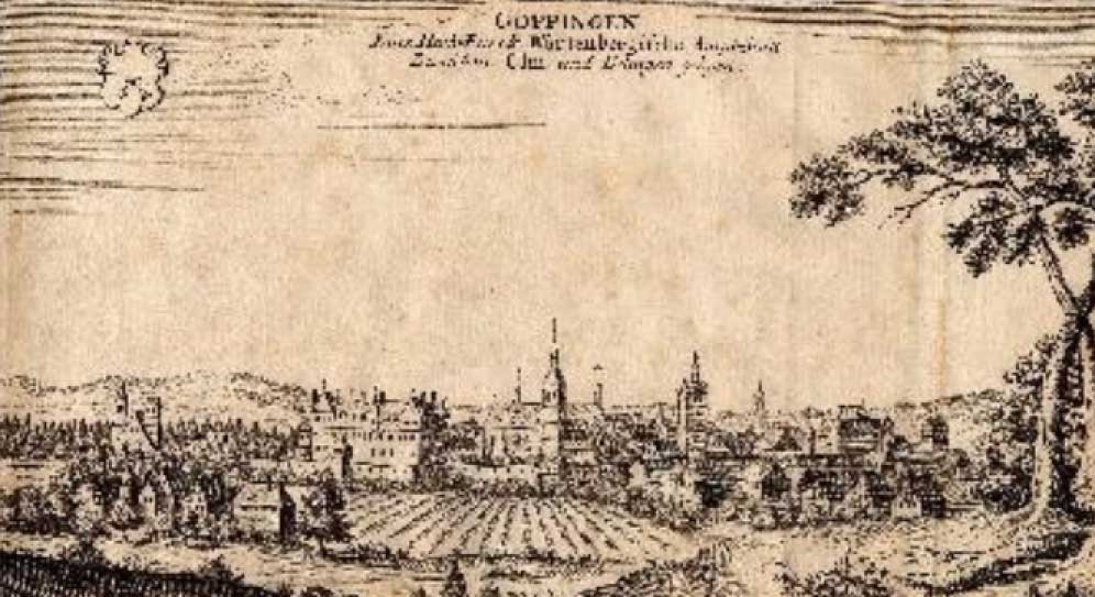 Historische Ansicht von Göttingen mit sepiafarbener Zeichnung von Gebäuden, Feldern und Bäumen.